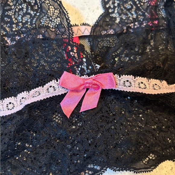 Cosmopolitan Black Lace Bralette with Pink Details - Picture 3 of 5